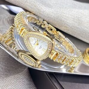 Classic Rhinestone Gold Crystal Teardrop Watch Elegant Bracelet Style